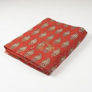 Tela de algodón Bagru estampada a mano con motivos florales para ropa y conjuntos de trajes para mujeres y hombres - Product Image 3