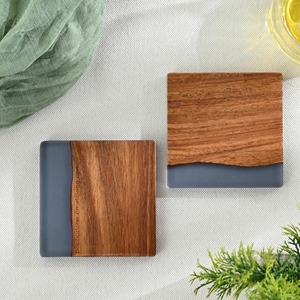 Sous-verres carrés en bois avec base en résine grise, design moderne, tapis antidérapants pour la décoration de table - Product Image 3