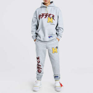 Conjunto deportivo informal para hombre, con sudadera con capucha estampada gris y pantalones jogger, conjunto de dos piezas estilo streetwear. - Product Image 1