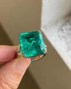 Anillo de Compromiso Rosy Jewelry de Plata de Ley S925 con Esmeralda Cz 8a, Circonita Cúbica Ovalada Tipo Ice Crush, Diamante Verde, Estilo Cojín - Product Image 6