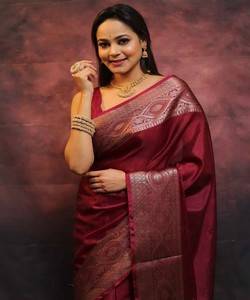 Sari de seda color granate con borde de zari, traje tradicional indio para bodas, para mujer, largo hasta el suelo, corte regular, sin arrugas. - Product Image 5