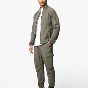 Ensemble de survêtement décontracté personnalisé à capuche coupe-vent uni, style cargo sport, en polyester unisexe – Créez votre propre design - Product Image 1
