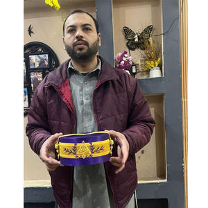 Gorra de la Corona del Consejo de Maestros Ilustres Reales y Selectos Masónicos, de Seda Morada con Terciopelo Amarillo y Trenza Dorada - Product Image 1