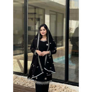 Ensemble de vêtements de fête pour femmes de créateur avec un beau haut Plazzo et Dupatta - Product Image 4