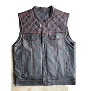 Chaleco de Cuero Vacuno Genuino Negro con Cuello Redondo, Forro Rojo Paisley, Prenda Exterior Transpirable para Otoño, Estilo Vintage - Product Image 1