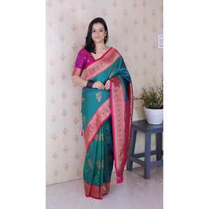 Sari en soie verte douce Banarasi tissé Zari motif paon, vêtements indiens et pakistanais, Elite Weaves 650g - Product Image 6