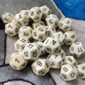 Jeu de dés numérotés en os naturel de haute qualité avec finition ivoire polie, artisanat de qualité supérieure, collection de jeu premium, naturel - Product Image 2