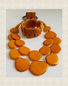 Collier en résine écologique fait main avec perles et feuilles pour femme - Product Image 5