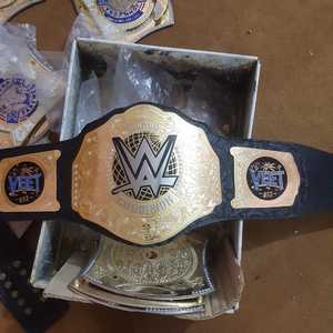 Cinturón de Campeonato WWE de Cuero Dorado, Diseño Profesional de Lucha Libre, Tamaño Estándar, 2023 - Product Image 3