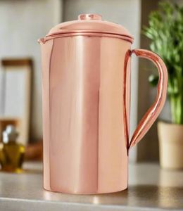 Ensemble de carafes en cuivre pour des présentations élégantes de dîners festifs, service d'eau en métal avec verres, durable et réutilisable pour le service à table. - Product Image 5