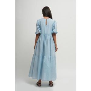 Robe longue trapèze bleu clair à manches courtes et col en V, avec ceinture, séchage rapide, design étagé simple, en coton respirant pour femme - Prix de gros - Product Image 5