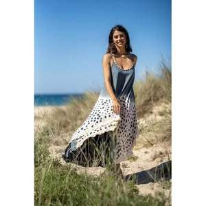 Robe maxi tie-dye Ocean Breeze de haute qualité Embrassez l'ambiance côtière décontractée avec cette robe maxi tie-dye fluide d'inspiration bohème - Product Image 4