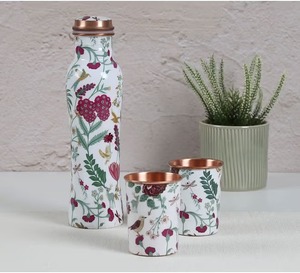 Ensemble de bouteilles d'eau en cuivre imprimé Meena avec deux verres - Product Image 1