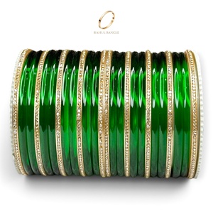 Collection de Bracelets Élégants en Acrylique Vert Émeraude Style Cachemire avec Pierres de Zircon Premium pour Femme – Bijoux de Mode en Gros - Product Image 3