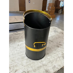 Cubo para leña de alta resistencia estilo Waterloo, negro, con asas de latón dorado, recubrimiento en polvo mate, para chimenea. - Product Image 2
