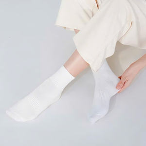 Chaussettes de sport en coton à motif cachemire tendance 2026 |   Tricoté antidérapant |   Cheville d'automne |   Noir et blanc |   Respirant et confortable - Product Image 4