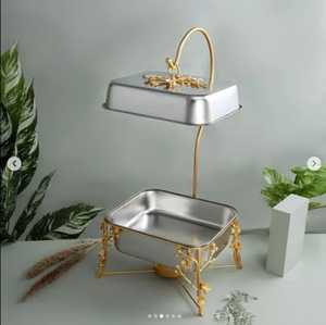 Cuenco Metálico para Servir con Tapa de Cúpula, Base Negra Ornamentada con Detalles Florales Dorados, Elegante Configuración para Calentar Comida tipo Buffet - Product Image 1