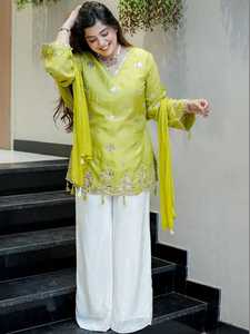 Conjunto de Kurta Pakistaní Rosa Bordado con Dupatta Tipo Seda y Pantalones Anchos, Ideal para Bodas y Festivales - Product Image 3