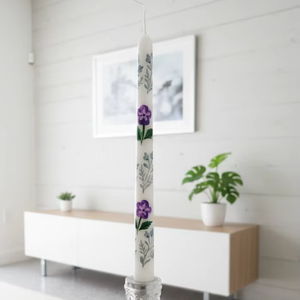 Bougie longue conique en cire de soja de 25 cm, magnifiquement peinte à la main, avec des marguerites violettes et des feuilles vertes sauge, sans fumée, pour Noël et les anniversaires - Product Image 1