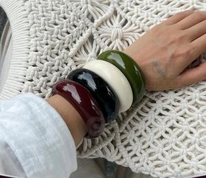 Brazalete de Resina Hecho a Mano de Primera Calidad para Mujeres y Niñas, Perfecto para Uso Diario, Disponible a Buen Precio - Product Image 2