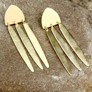 Pendientes de Latón de Calidad para Venta en Línea, Acabado Liso, Precio de Fábrica al por Mayor, Artesanía en Metal - Product Image 1