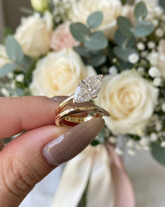 Bague de fiançailles en or jaune 14 carats avec diamant de laboratoire taille marquise, style classique pour femme - Product Image 3