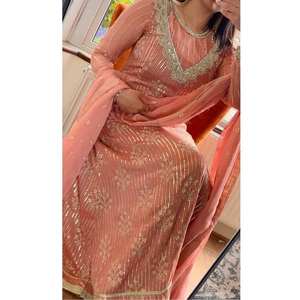 Belle robe modeste pour les fêtes Top-Bottom et ensemble Dupatta élégant et élégant - Product Image 5