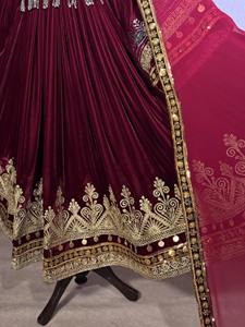 Robe de mariée maxi en velours bordeaux de luxe, robe de mariage afghane traditionnelle, broderie dorée lourde, tenue de soirée pour femmes - Product Image 2