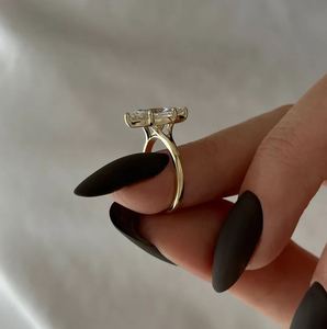 Anillo de Compromiso y Boda para Mujer con Diamante Cultivado en Laboratorio de 1.5 Quilates, Corte Marquesa, Oro de 14K, Diseño de Tallo Dividido - Product Image 2
