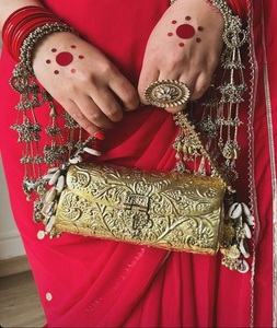 Bolso de Mano Tipo Clutch de Latón Chapado en Oro F S International, Hecho a Mano, Forma Personalizada para Bodas y Eventos Nocturnos, Tema de Moda - Product Image 1