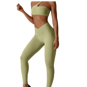 Nouvel ensemble de yoga sans couture 2 pièces pour femme, design personnalisé, vert sauge, leggings taille haute et haut asymétrique, tenue de sport - Product Image 5