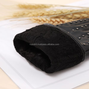 Gants de golf toutes saisons pour hommes et femmes, offrant un ajustement confortable et doux, une forte adhérence et un usage en entraînement en extérieur - Product Image 1