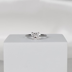 แหวนเพชรทรงปรินเซสคัท 1 กะรัต สวยหรู ได้รับการรับรองจาก IGI เพชรเพาะเลี้ยงในห้องปฏิบัติการ แหวนทองคำขาว 14K สำหรับหมั้นและแต่งงาน เครื่องประดับสำหรับผู้หญิง - Product Image 2