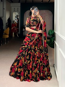 Conjunto Lehenga Choli LooknBook Art, Estampado Floral Verde, Tela de Mármol, Falda Escalonada con Blusa Bordada y Dupatta - Product Image 3