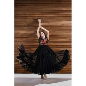 Atractivo Vestido Largo de Georgette con Estampado Negro - Product Image 3