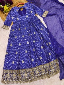 Vestido Anarkali de Diseñador Sayuri Sakshi, en Seda Chinon con Bordado y Estampado Digital, Compre Directamente del Proveedor - Product Image 5