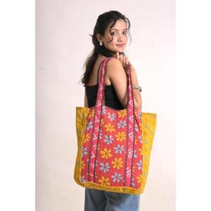 Bolsa de Mano Kantha de Algodón Hecha a Mano en India, Bolsa de Hombro Estilo Boho Vintage, Bolsa Reutilizable para Compras - Product Image 1