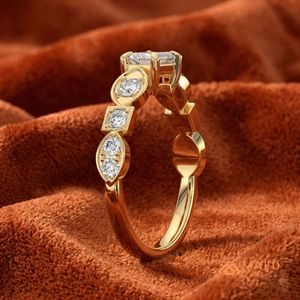 แหวนหมั้นทองคำขาว 14K ประดับมอสซาไนต์ทรงเหลี่ยมมรกต แหวนแต่งงานทรงเรขาคณิต เครื่องประดับเจ้าสาวสุดหรู สหรัฐอเมริกา - Product Image 2