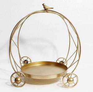 Soporte de metal de dos niveles de inspiración vintage para servir postres con detalles ornamentales para celebraciones de aniversario y panaderías - Product Image 2