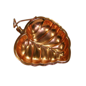 Plato para servir en forma de hoja de la más alta calidad, color oro latón, para frutos secos, tamaño y forma personalizables. - Product Image 4