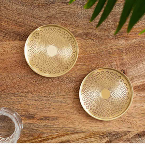 Sous-verre circulaire en laiton avec un motif géométrique ajouré découpé au laser avec précision, disponible à prix de gros. - Product Image 6