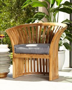 Fauteuil de jardin d'extérieur avec dossier incurvé et coussin, chaise longue à lattes pour terrasse et cour - Product Image 1