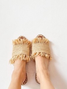 รองเท้าสานราฟเฟียทำมือ: รองเท้าส้นแบนหนังสำหรับผู้หญิงใส่หน้าร้อน - Product Image 1