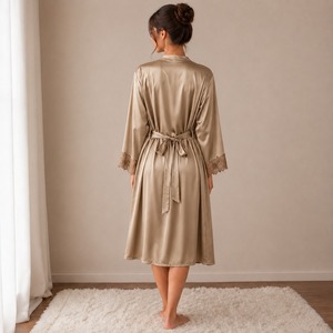 Conjunto de bata y camisón elegante para mujer, tela suave y sedosa, ropa cómoda para descansar en casa. - Product Image 4