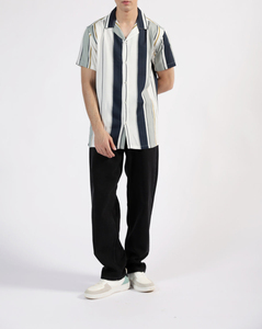 เสื้อเชิ้ตผู้ชายผ้าซาตินคอตตอน 100% ป้องกันการเป็นขุย สไตล์ลำลอง/ธุรกิจ ติดกระดุม รับผลิตแบบ ODM พร้อมสกรีนโลโก้ เสื้อแขนสามส่วนสำหรับฤดูร้อน - Product Image 4