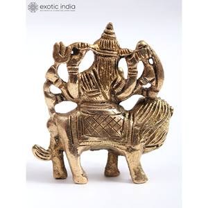 Escultura Tradicional Hecha a Mano de la Diosa Durga en Latón de 2.5 Pulgadas con Ocho Brazos para Decoración del Hogar, Regalos y Templos, Hecha en India - Product Image 4
