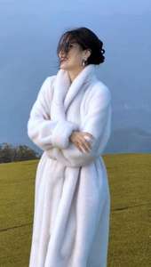 Manteau long élégant haut de gamme Nesta Sports pour femme avec col de style nouveau, style décontracté, imitation fourrure de vison, doublure en polyester - Product Image 4