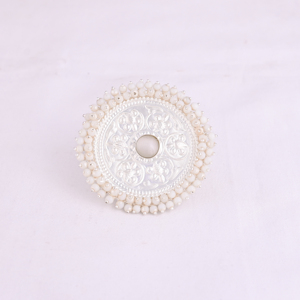 Bague ajustable grande taille style bohème avec motif floral, œil-de-chat blanc et perle - Product Image 1