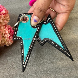 Porte-clés en cuir taillé sculpté à la main Porte-clés en cuir de forme exotique mignon Accessoires en cuir taillé Porte-clés mignons pour unisexe - Product Image 4