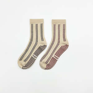 Chaussettes de yoga et de pilates rayées personnalisées de haute qualité pour femmes, antidérapantes, en coton et polyester - Product Image 3